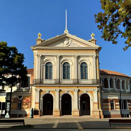 Descubra o TEATRO DE ARENA